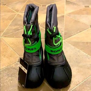 NWT Sorel snow boots for toddler